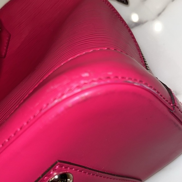 EXCLUSIVE: Louis Vuitton Alma PM Hot Pink Epi Leather Bag! - Picture 6 of 7